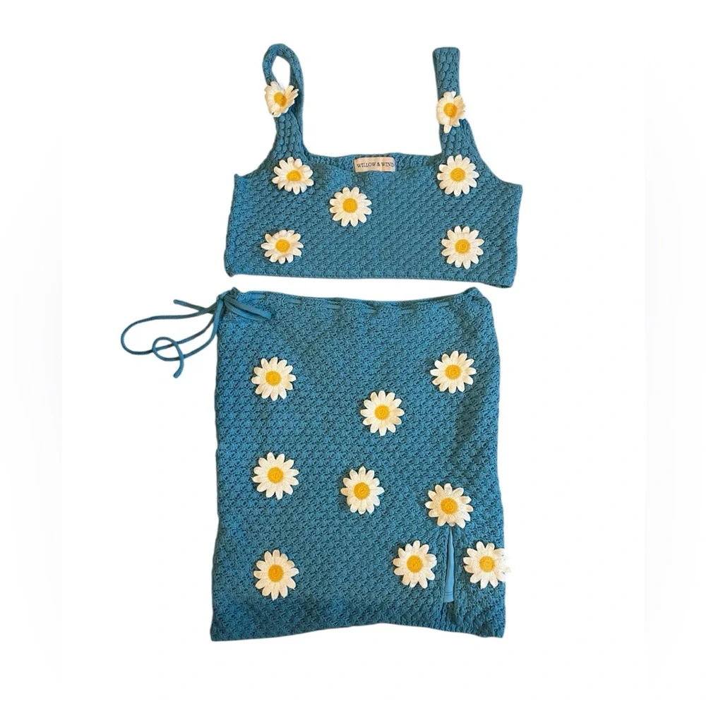 WILLOW & WIND Crocheted Daisy Matching Skirt Set Size: Small/Medium